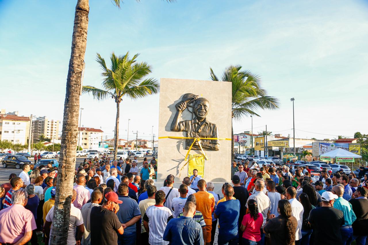 Monumento Inaugurado Em Homenagem Ao Ex Governador Jo O Alves Filho