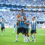 Com bicicleta de Diego Souza, Grêmio assume vice-liderança da Série B