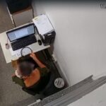 Secretaria de Saúde de Aracaju flagra servidora batendo ponto de colegas