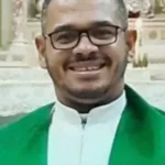 Padre é alvejado por tiro por bala perdida durante um homicídio