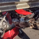 Colisão envolvendo carro e moto deixa duas pessoa feridas – uma em estado grave