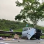 Acidente entre carro de passeio e carreta deixa motorista morto na BR-101