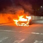 Bombeiros controlam incêndio após carro pegar fogo na zona norte