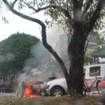 Automóvel pega fogo na Avenida Tancredo Neves próximo ao Huse e fica destruído