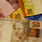 Nascidos em março e abril podem sacar abono a partir de quarta-feira