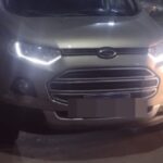 Homem é morto a tiros e mulher baleada dentro de carro