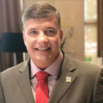 Deputado que foi filmado distribuindo dinheiro pede desculpas