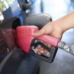 Gasolina deve subir R$ 0,68 por litro com volta de impostos federais