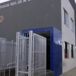 Suspeito de um homicídio e de deixar dois homens feridos durante festa ilegal comparece na delegacia