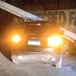 Carro colide em um poste e deixa 800 pessoas sem energia no Bairro Jabotiana