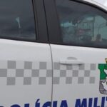 Um delegado teve a arma roubada na madrugada desta quinta-feira, 10, na Orla de Atalaia, em Aracaju.