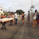 Moradores do Bairro Porto Dantas, colocaram o corpo de um idoso no meio da Avenida, durante um protesto na manhã desta terça-feira (29)