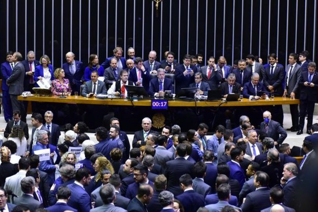 Câmara dos Deputados aprova penas mais rígidas para crimes de roubo e furto