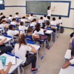 Lula assina projeto de poupança estudantil para manter alunos no ensino médio