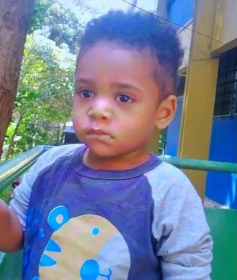 Criança de dois anos morre após ser esquecida em van escolar Criança de dois anos morre após ser esquecida em van escolar