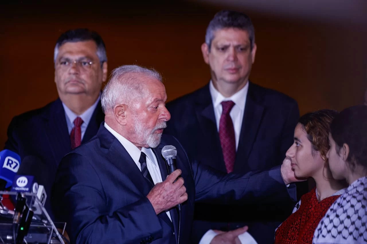 Lula compara ações de Israel ao Hamas e fala em terrorismo