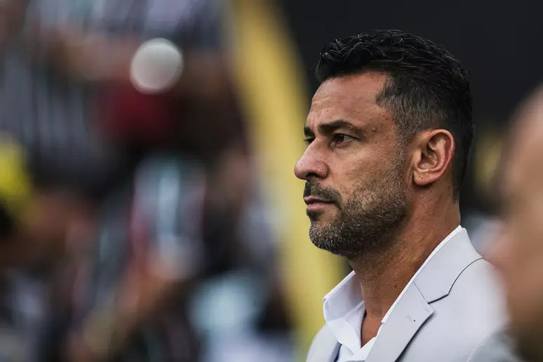 Ex-atacante Fred sofre assalto no Rio de Janeiro e tem arma apontada para a cabeça