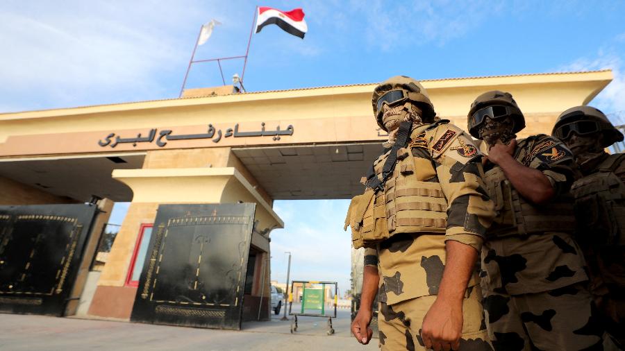 Fronteira de Rafah com Egito é aberta para saída de estrangeiros de Gaza