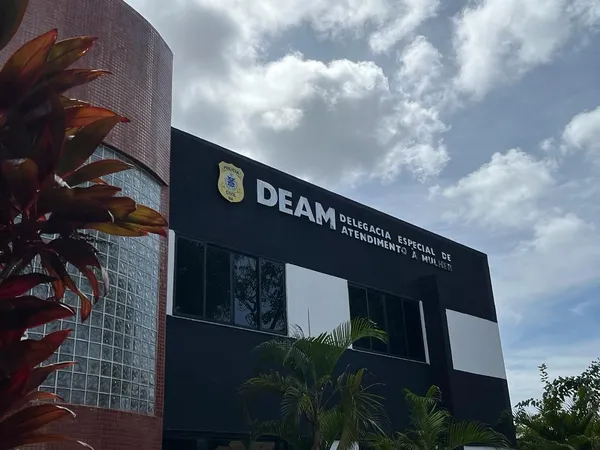 Jovem pula de carro para salvar-se de abuso sexual em Salvador