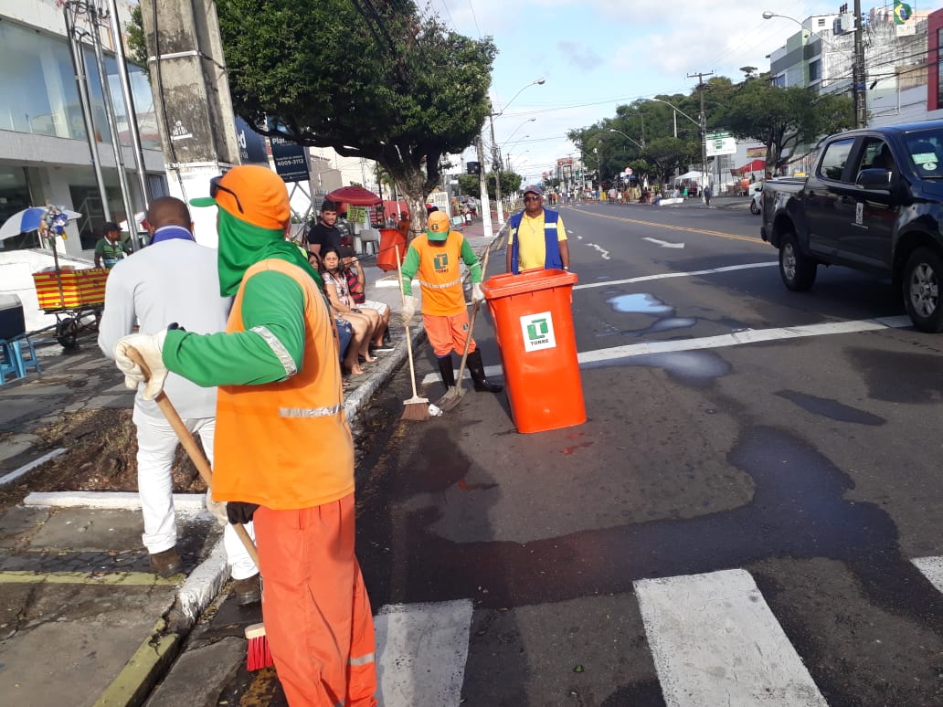 Agentes de limpeza de Aracaju ameaçam paralisar atividades devido a falta de pagamento
