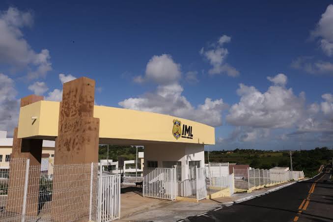 Corpo de homem é encontrado na faixa de areia na praia da Atalaia Corpo de homem é encontrado na faixa de areia na praia da Atalaia