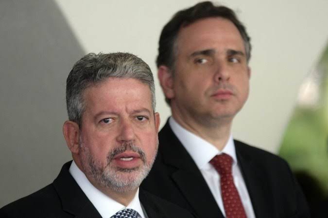 O PCC monitorou os políticos Arthur Lira e Rodrigo Pacheco por três meses, conforme indicado em um relatório do Ministério Público