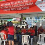 Professores da rede estadual cobram retomada da carreira em vigília na Alese