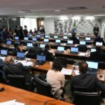A Comissão de Assuntos Sociais do Senado aprova redução da jornada de trabalho sem diminuição salarial