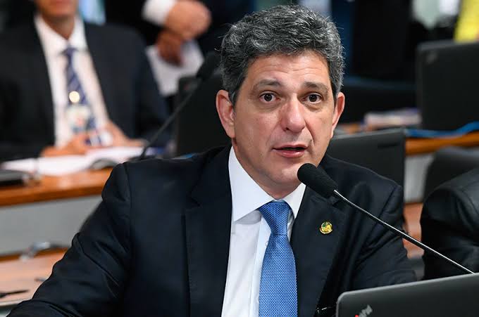 Senador Rogério carvalho é vaiado durante discurso na barra dos coqueiros