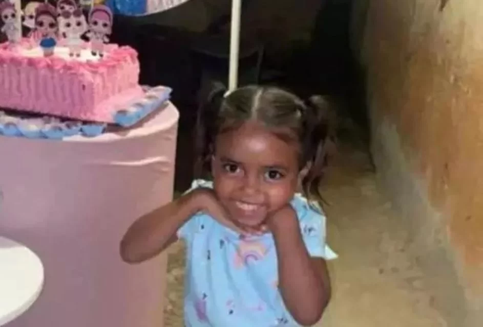 Corpo da menina Hadassa é encontrado dentro de saco de ração à beira de um valão em Nova Iguaçu, Rio de Janeiro, após primo da mãe da menina confessar o crime