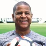 Marcelinho Carioca é encontrado e levado para  delegacia em SP