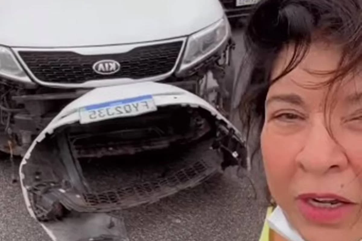 Após susto no trânsito, a cantora Roberta Miranda gravou um vídeo para relatar o acidente