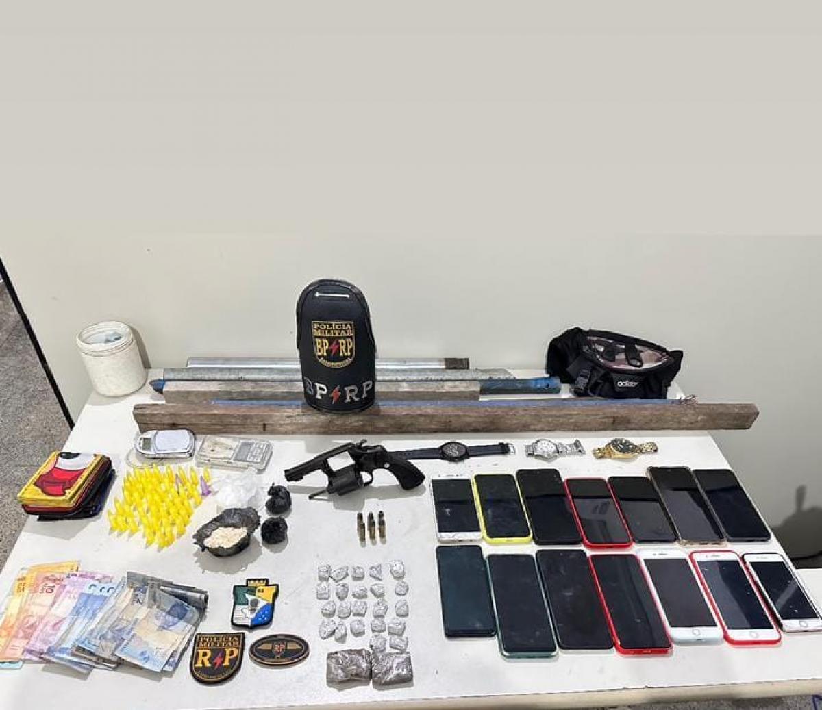 Integrantes de torcida organizada do Sergipe são presos com arma de fogo e drogas Integrantes de torcida organizada do Sergipe são presos com arma de fogo e drogas