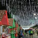 Final de semana reúne shows e personagens na vila do natal iluminado
