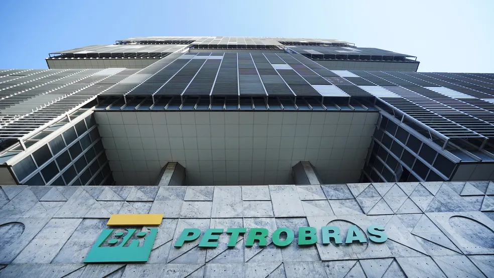 Concurso da Petrobras oferecerá 6.412 mil vagas com salário inicial de R$ 5,8 mil Concurso da Petrobras oferecerá 6.412 mil vagas com salário inicial de R$ 5,8 mil