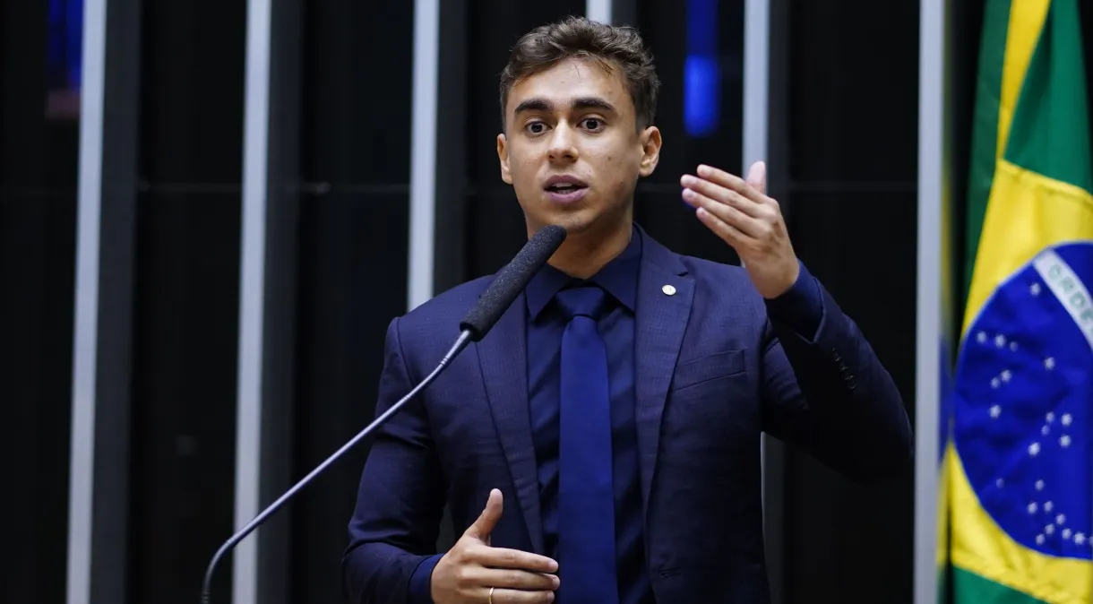Deputado Nikolas Ferreira pede por pix após ser condenado em R mil por transfobia