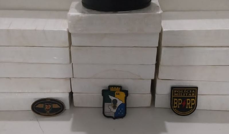Policiais prenderam um homem transportando 16 kg de cocaína em São Cristóvão Policiais prenderam um homem transportando 16 kg de cocaína em São Cristóvão