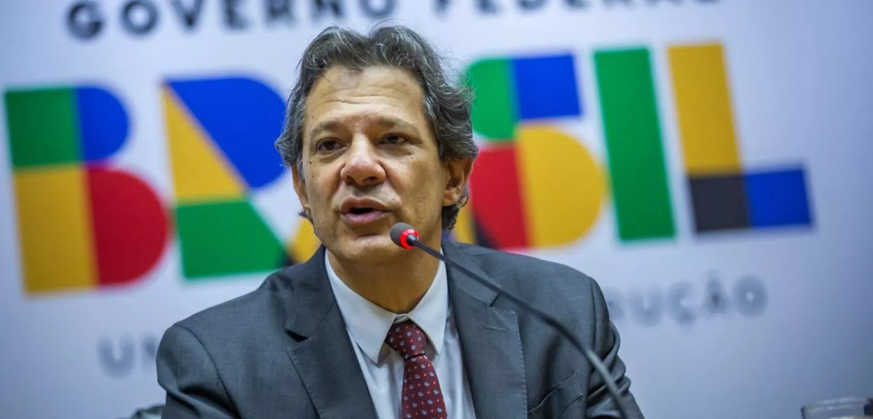 Bancada evangélica se reúne com Haddad após anúncio do fim da isenção fiscal para religiosos. Bancada evangélica se reúne com Haddad após anúncio do fim da isenção fiscal para religiosos.