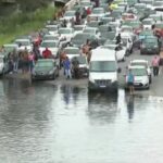 Chuva no Rio de Janeiro deixa 11 mortos e causa transtornos.