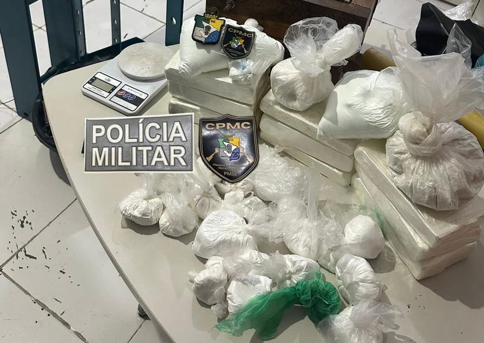 Polícia Militar apreende aproximadamente 10kg de cocaína em Aracaju