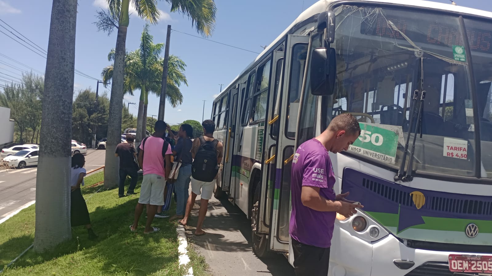 Ônibus que faz a rota Campus/Hospital Universitário (050) quebra na avenida Marechal Cândido Rondon