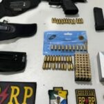 Agentes do Batalhão de Polícia de Radiopatrulha (BPRP) prenderam um homem ostentando armamento ilegal no Conjunto Bugio