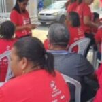 Professores da rede municipal de Carmópolis protestaram em frente ao TCE nesta segunda