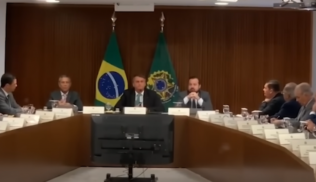 Vídeo liberado pela PF aponta que ocorreu uma reunião para articular uma tentativa de golpe de Estado no Brasil.