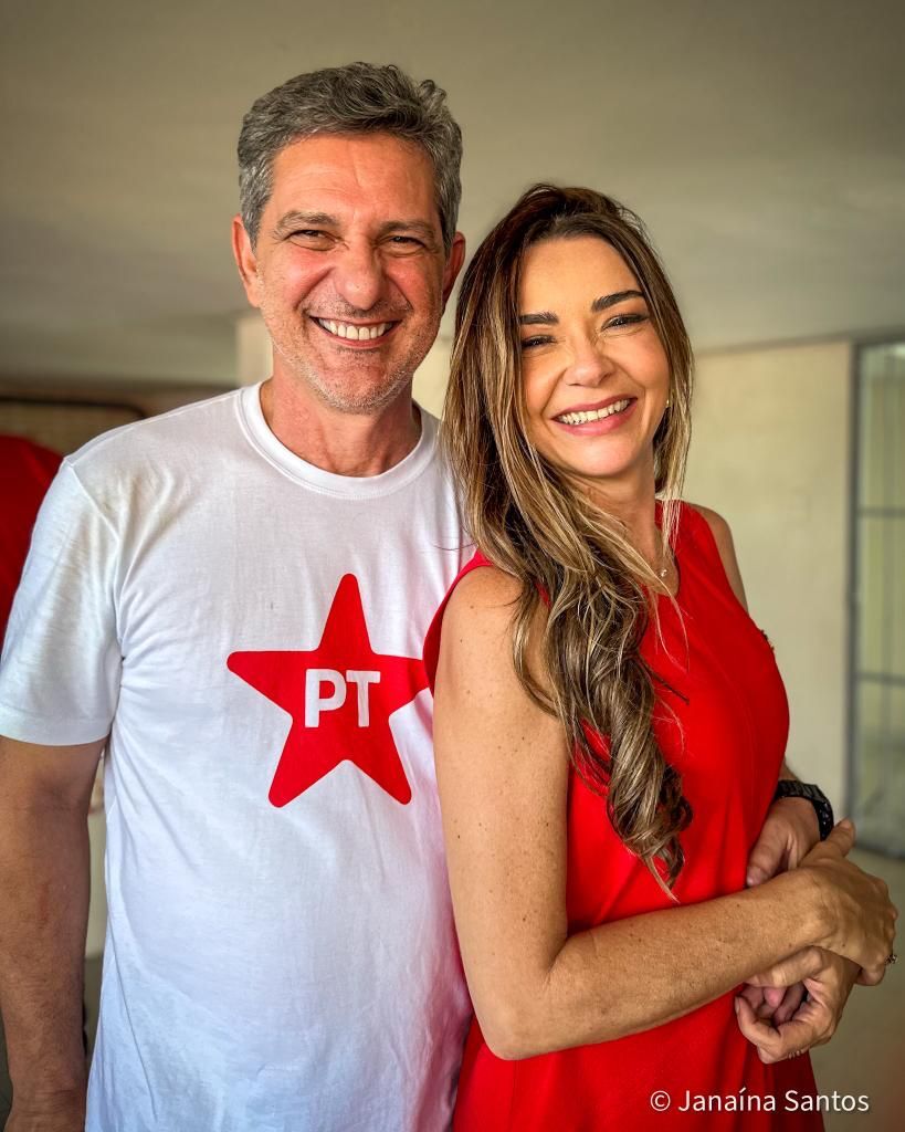 Candisse carvalho assume a liderança da chapa petista e o Senador celebra a sua vitória Candisse carvalho assume a liderança da chapa petista e o Senador celebra a sua vitória