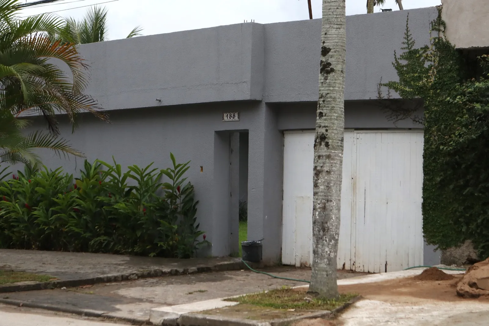 Mulher alega ter sido dopada e estuprada após participar de uma festa da PM no Guarujá.