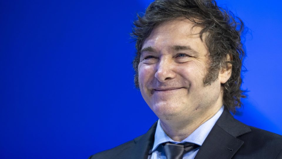 Pela primeira vez em 12 anos, a Argentina de Milei conquista um superávit fiscal