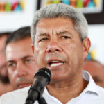 Governador baiano, Jerônimo Rodrigues, alega que as escolas que reprovam são “autoritárias”