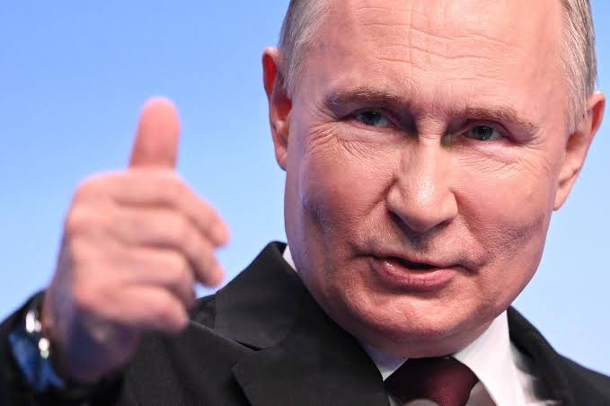 Rússia intensifica restrições contra o movimento LGBT e o coloca em lista de terroristas e extremistas Rússia intensifica restrições contra o movimento LGBT e o coloca em lista de terroristas e extremistas