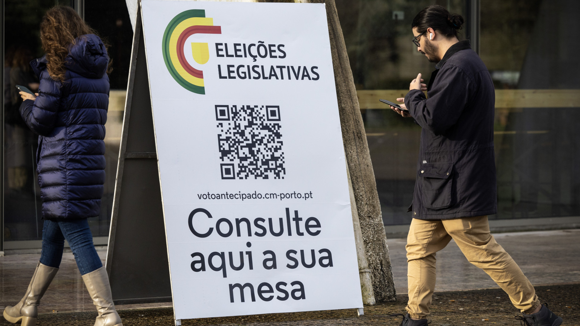 Centro-direita lidera as eleições legislativa em Portugal